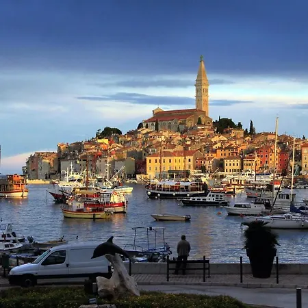 Apartment Apartments By The Sea Rovinj - 3373