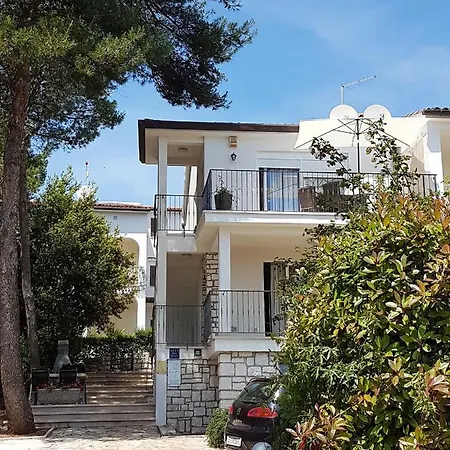 Apartment Apartments By The Sea Rovinj - 3373