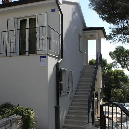 Apartment Apartments By The Sea Rovinj - 3373